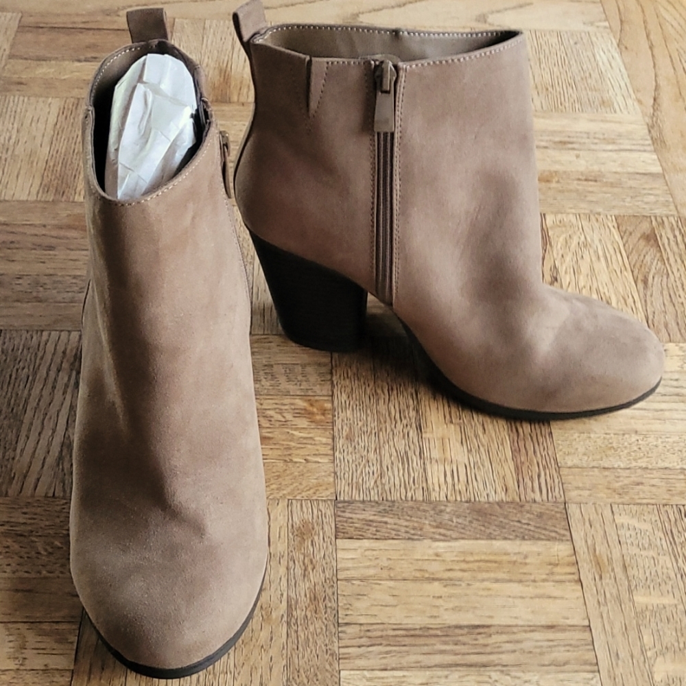Torrid Brand New Tan/light Brown suede Booties size 9